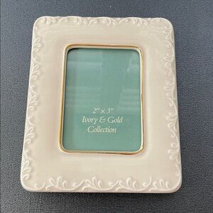 Vintage Ceramic Picture Frame w/ Gold Accent -  Made in Taiwan - 2x3